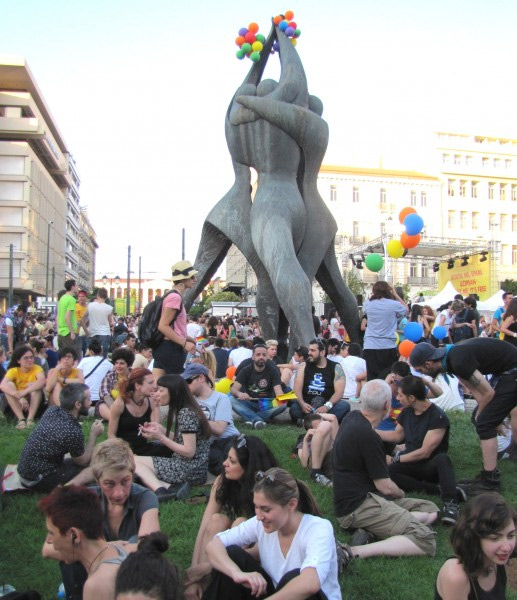 Nonostante la crisi, il Pride invade le strade di Atene
