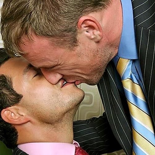Le mille forme del bacio gay