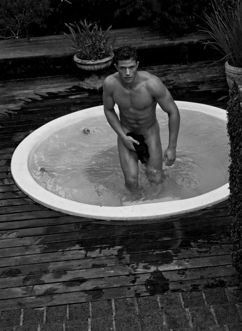 Lucas Rodrigues in costume adamitico per Didio