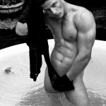 Lucas Rodrigues in costume adamitico per Didio - Thumbnail