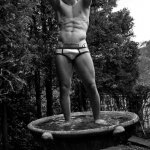 Lucas Rodrigues in costume adamitico per Didio - Thumbnail