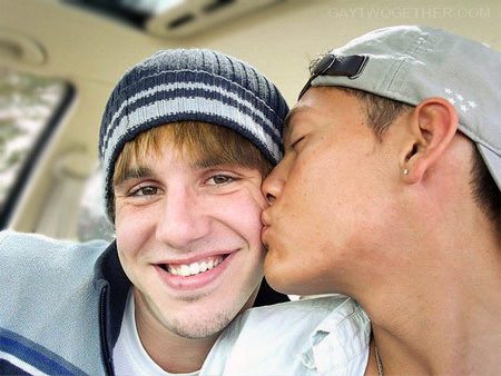 Le mille forme del bacio gay