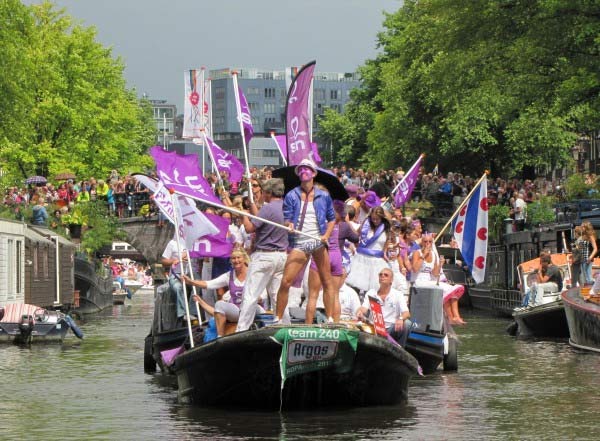 Tutti in acqua per il Canal Pride di Amsterdam