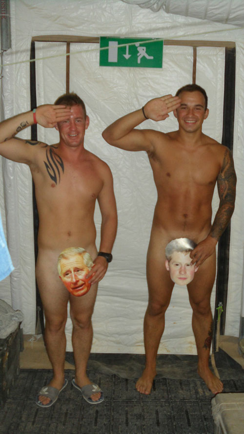 Soldati come il principe Harry, tutti nudi in Afghanistan