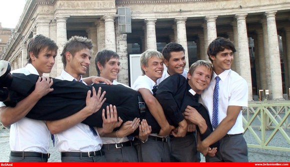 Foto: gli attori Bel Ami in Vaticano per il film scandalo