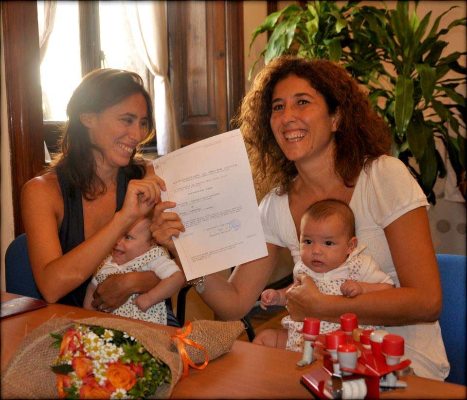 Milano: le prime coppie iscritte al Registro delle Unioni