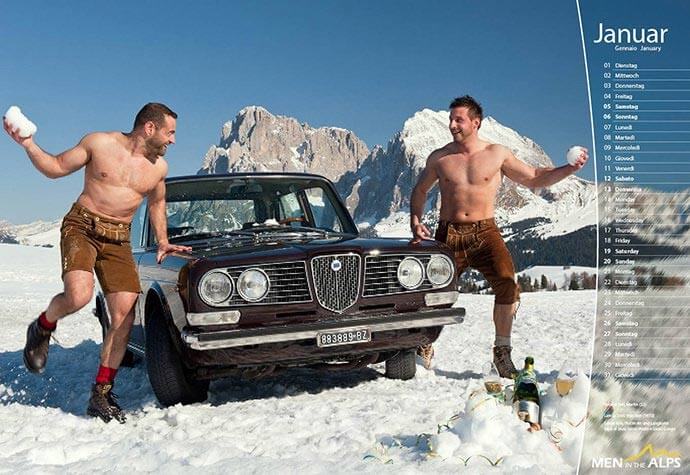 Tornano gli Uomini sulle Alpi con il loro calendario sexy