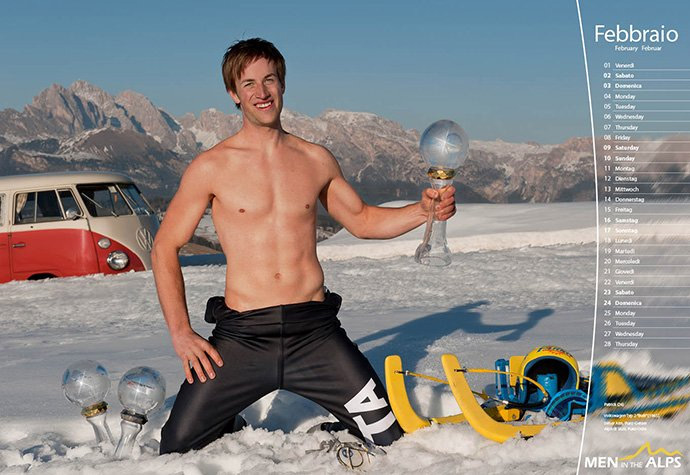 Tornano gli Uomini sulle Alpi con il loro calendario sexy