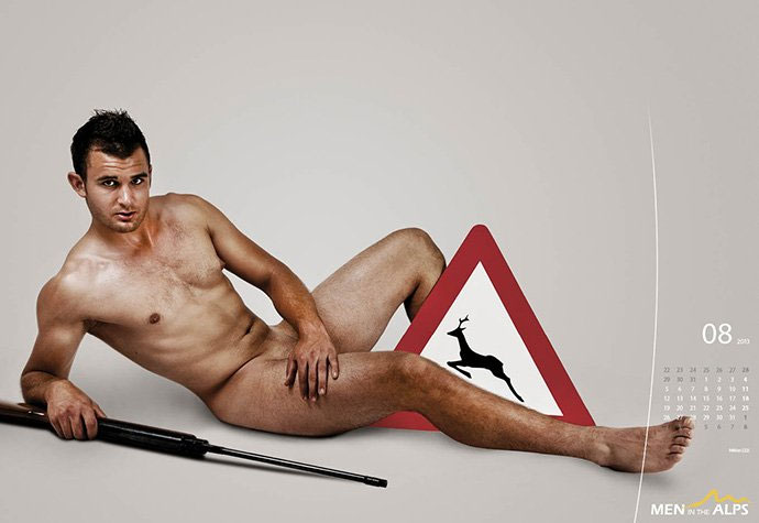 Tornano gli Uomini sulle Alpi con il loro calendario sexy