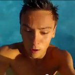 Tom Daley si tuffa anche in vacanza - Thumbnail