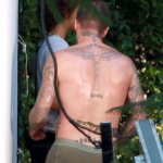 Beckham posa per H&M, ma passa un bus di turisti e... - Thumbnail
