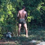 Beckham posa per H&M, ma passa un bus di turisti e... - Thumbnail