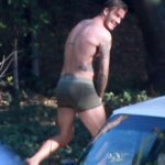 Beckham posa per H&M, ma passa un bus di turisti e... - Thumbnail