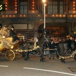 Ultima Gaga-follia: una carrozza d'oro per andare da Harrods - Thumbnail