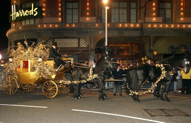 Ultima Gaga-follia: una carrozza d'oro per andare da Harrods