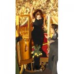Ultima Gaga-follia: una carrozza d'oro per andare da Harrods - Thumbnail