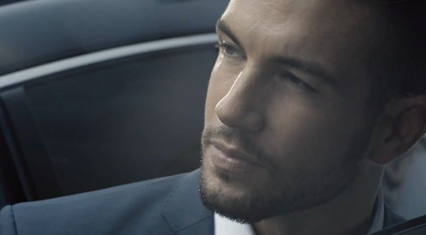 Johan Akan su Twitter dedica foto hot ai follower