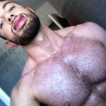 Johan Akan su Twitter dedica foto hot ai follower - Thumbnail
