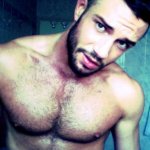 Johan Akan su Twitter dedica foto hot ai follower - Thumbnail