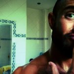 Johan Akan su Twitter dedica foto hot ai follower - Thumbnail