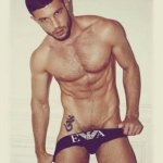 Johan Akan su Twitter dedica foto hot ai follower - Thumbnail