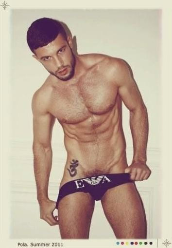 Johan Akan su Twitter dedica foto hot ai follower