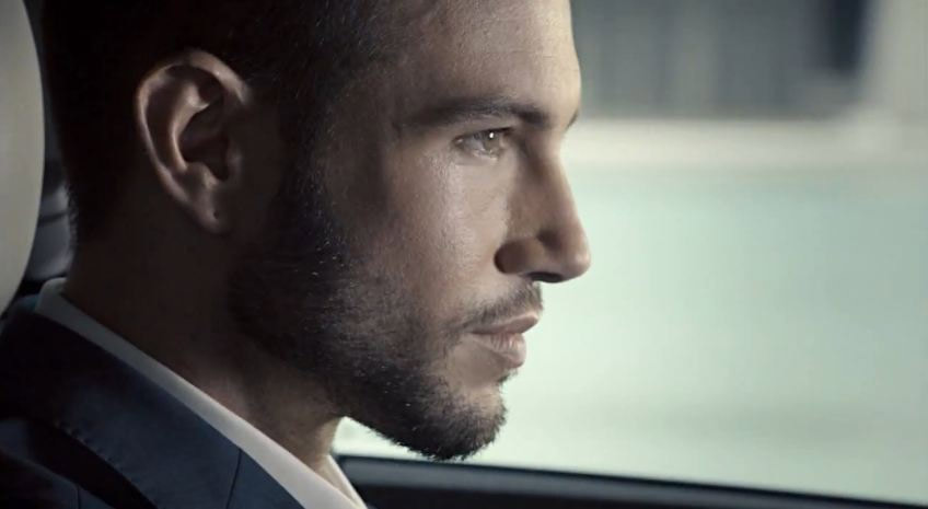 Johan Akan su Twitter dedica foto hot ai follower