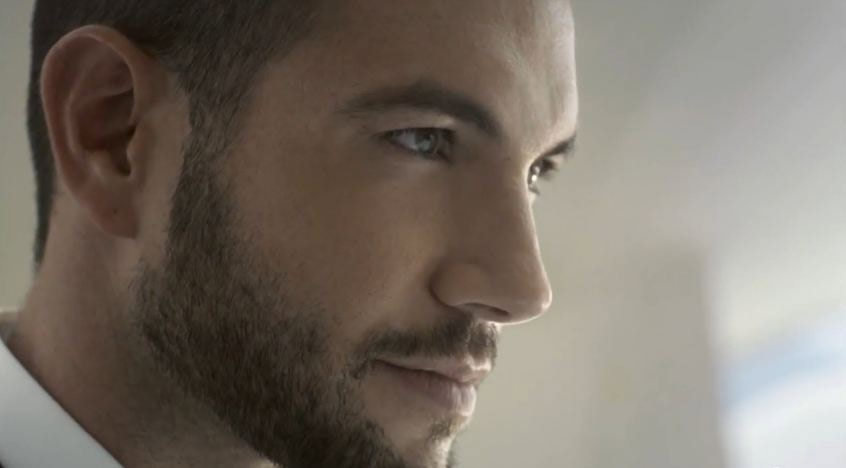 Johan Akan su Twitter dedica foto hot ai follower