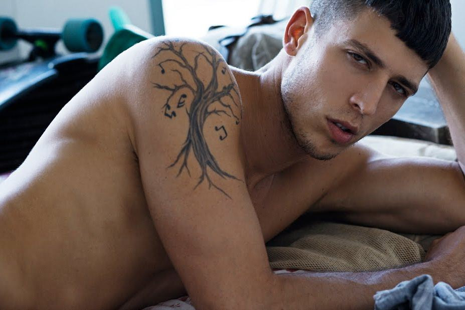 Il giovane modello slovacco Filip Jankovic nudo per Rick Day
