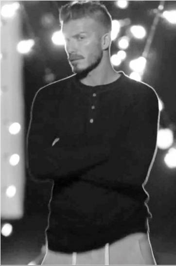 David Beckham in slip: la collezione H&M bodywear di Natale