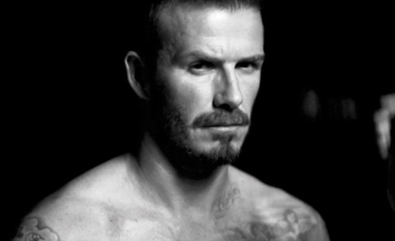 David Beckham in slip: la collezione H&M bodywear di Natale