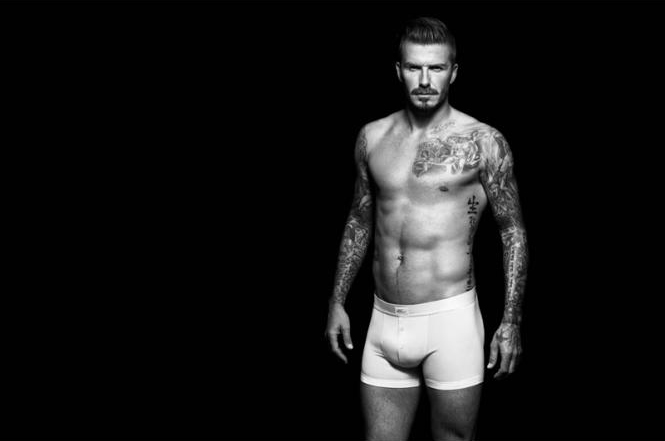 David Beckham in slip: la collezione H&M bodywear di Natale