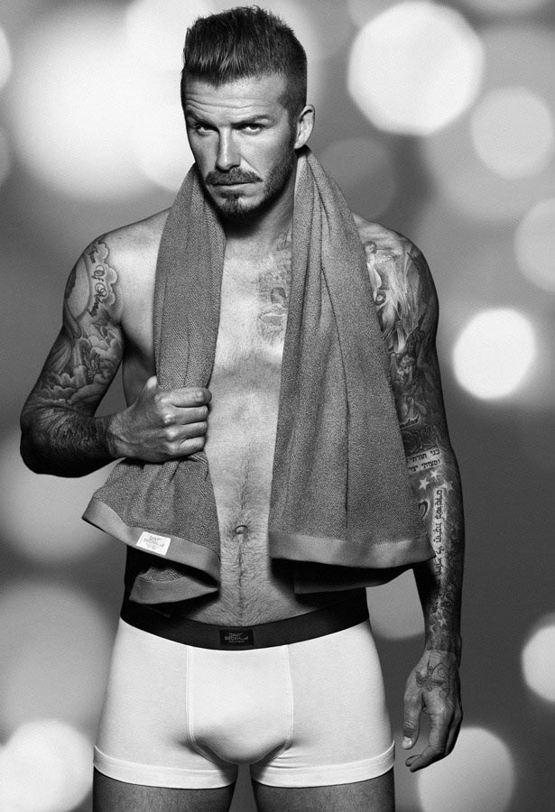 David Beckham in slip: la collezione H&M bodywear di Natale
