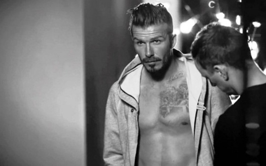 David Beckham in slip: la collezione H&M bodywear di Natale