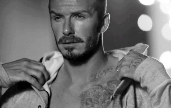 David Beckham in slip: la collezione H&M bodywear di Natale