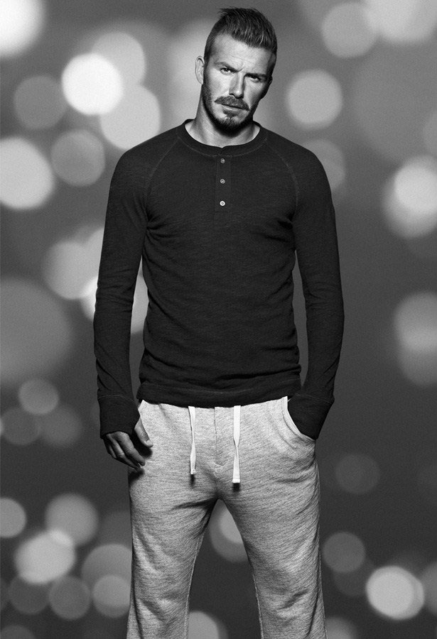 David Beckham in slip: la collezione H&M bodywear di Natale