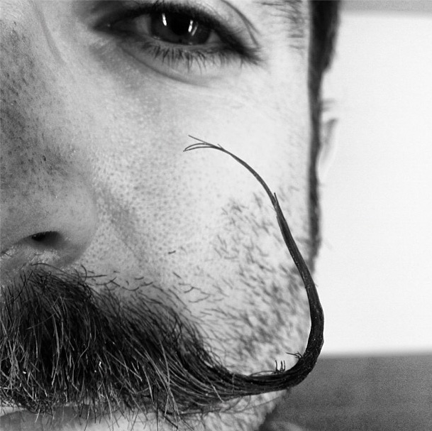 Movember: tutti con i baffi lunghi per una buona causa