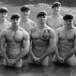 I Royal Marine della Regina a nudo per beneficienza - Thumbnail
