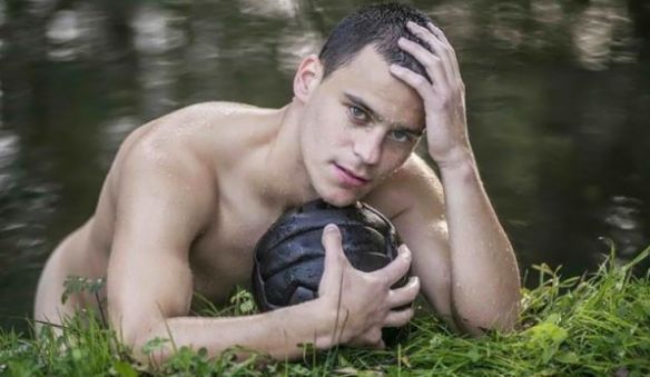 I calciatori spagnoli a nudo nel calendario del Verin