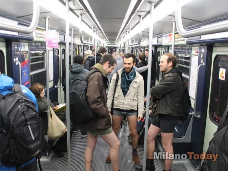 No Pants Subway Ride 2013: tutti in mutande in metro a Milano