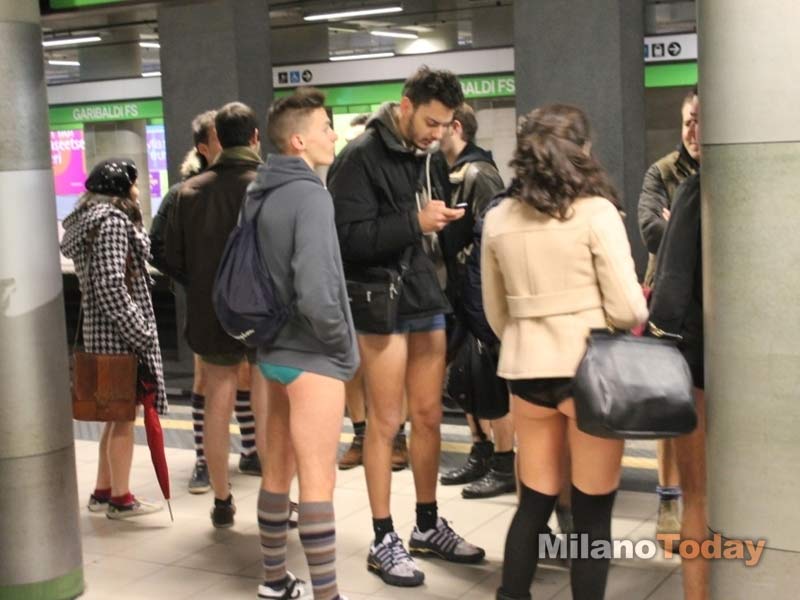 No Pants Subway Ride 2013: tutti in mutande in metro a Milano