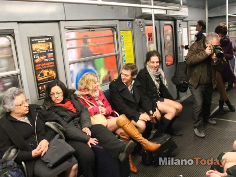 No Pants Subway Ride 2013: tutti in mutande in metro a Milano