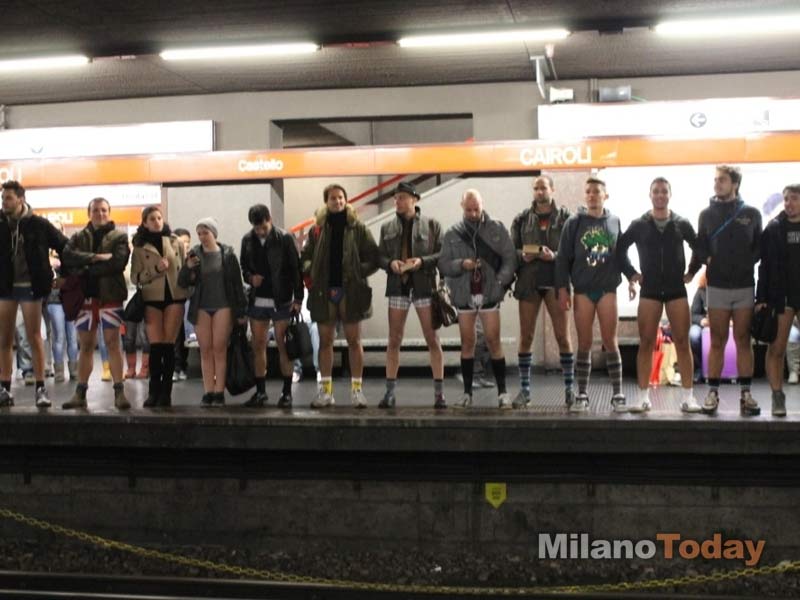 No Pants Subway Ride 2013: tutti in mutande in metro a Milano