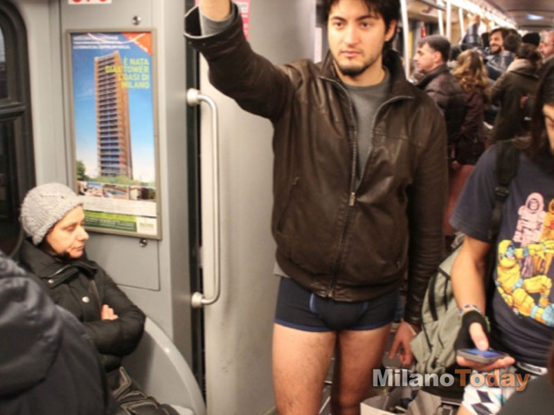 No Pants Subway Ride 2013: tutti in mutande in metro a Milano