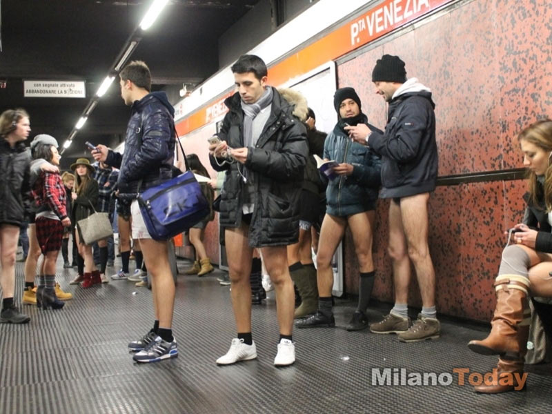No Pants Subway Ride 2013: tutti in mutande in metro a Milano