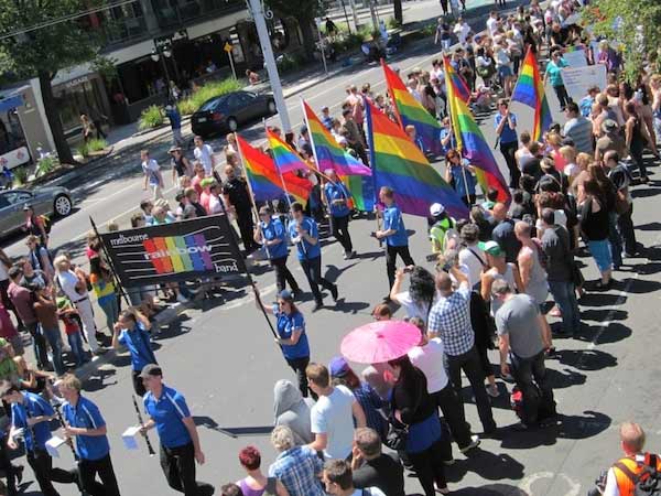 I giocatori di football aprono il Melbourne Pride