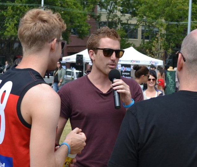 I giocatori di football aprono il Melbourne Pride