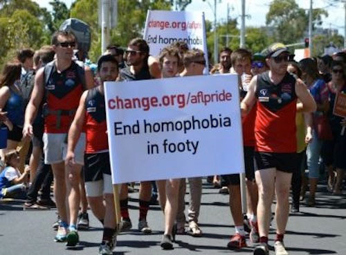 I giocatori di football aprono il Melbourne Pride