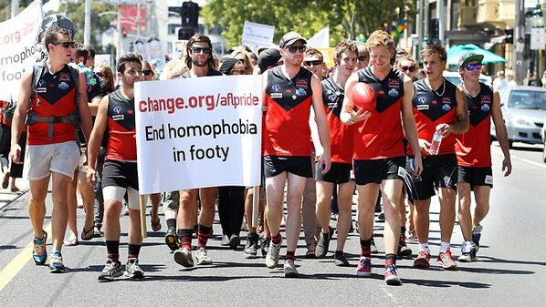 I giocatori di football aprono il Melbourne Pride