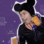 Seth Kuhlmann diventa un sexy Topolino per il magazine Adon - Thumbnail